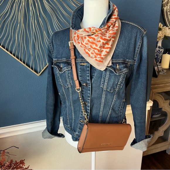 Michael Kors Jet Set Saffiano Crossbody with detachable Strap (tan) and Wallet - Picture 2 of 7